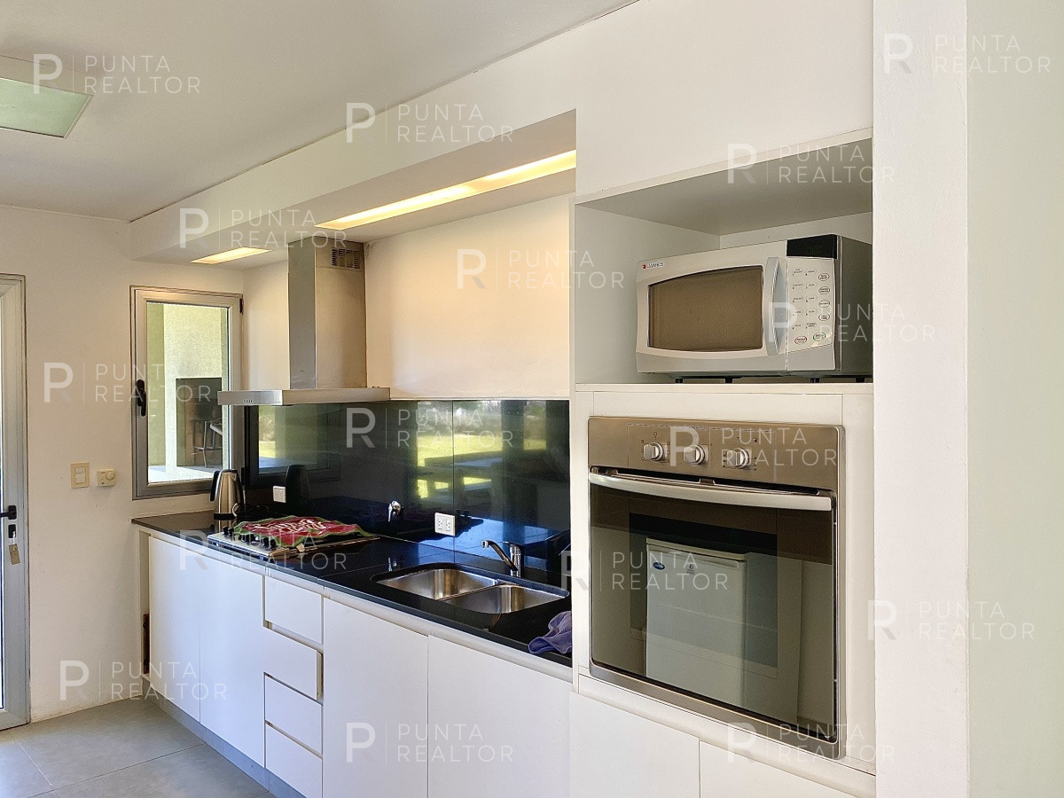 Casa ID.1282 - Venta de casa de cuatro dormitorios en Laguna Blanca, Manantiales, Uruguay
