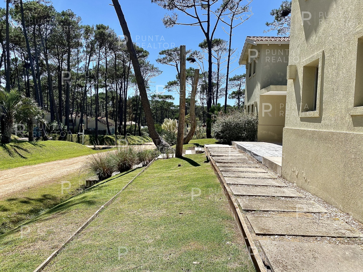 Casa ID.1282 - Venta de casa de cuatro dormitorios en Laguna Blanca, Manantiales, Uruguay