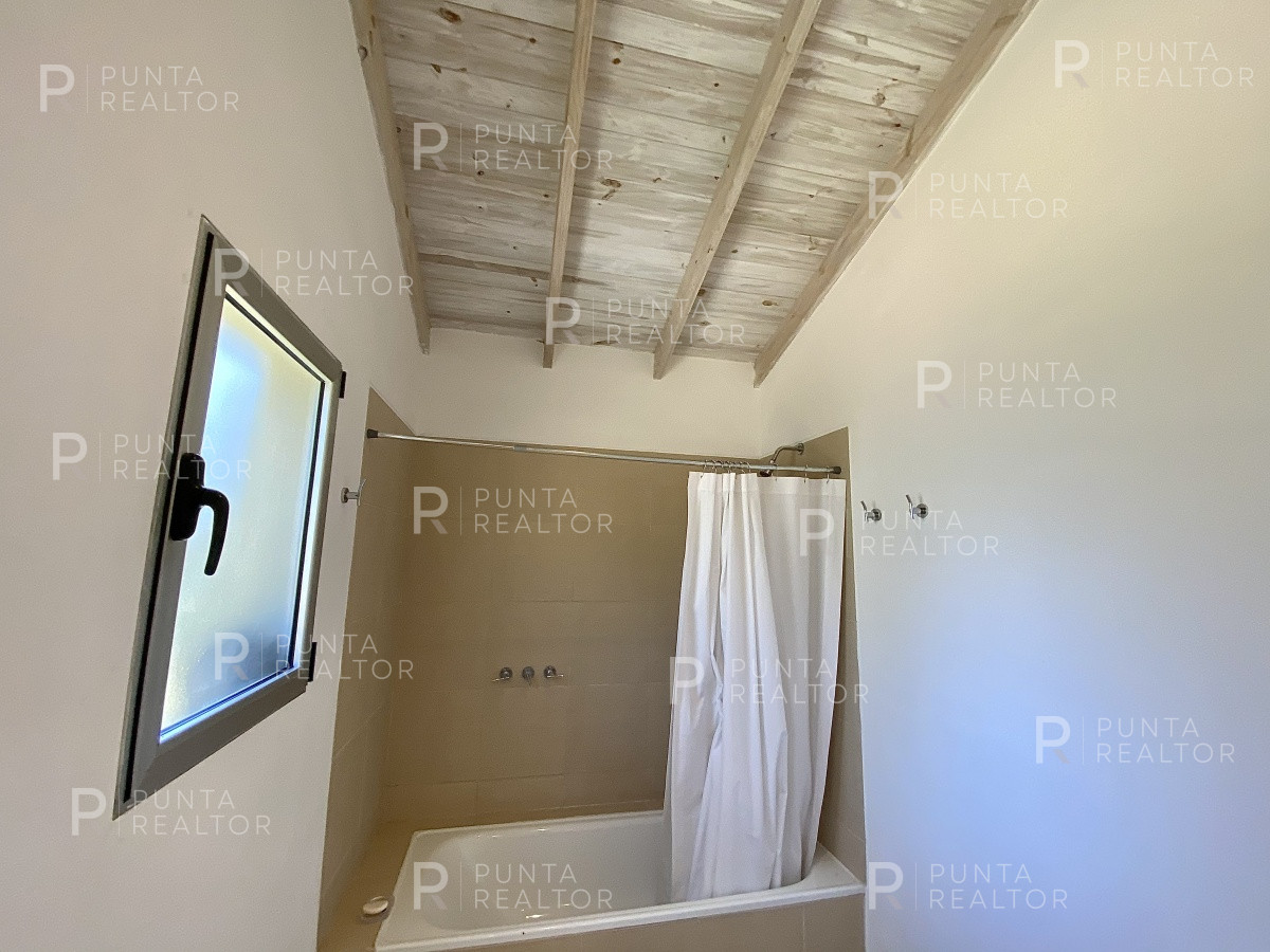 Casa ID.1282 - Venta de casa de cuatro dormitorios en Laguna Blanca, Manantiales, Uruguay