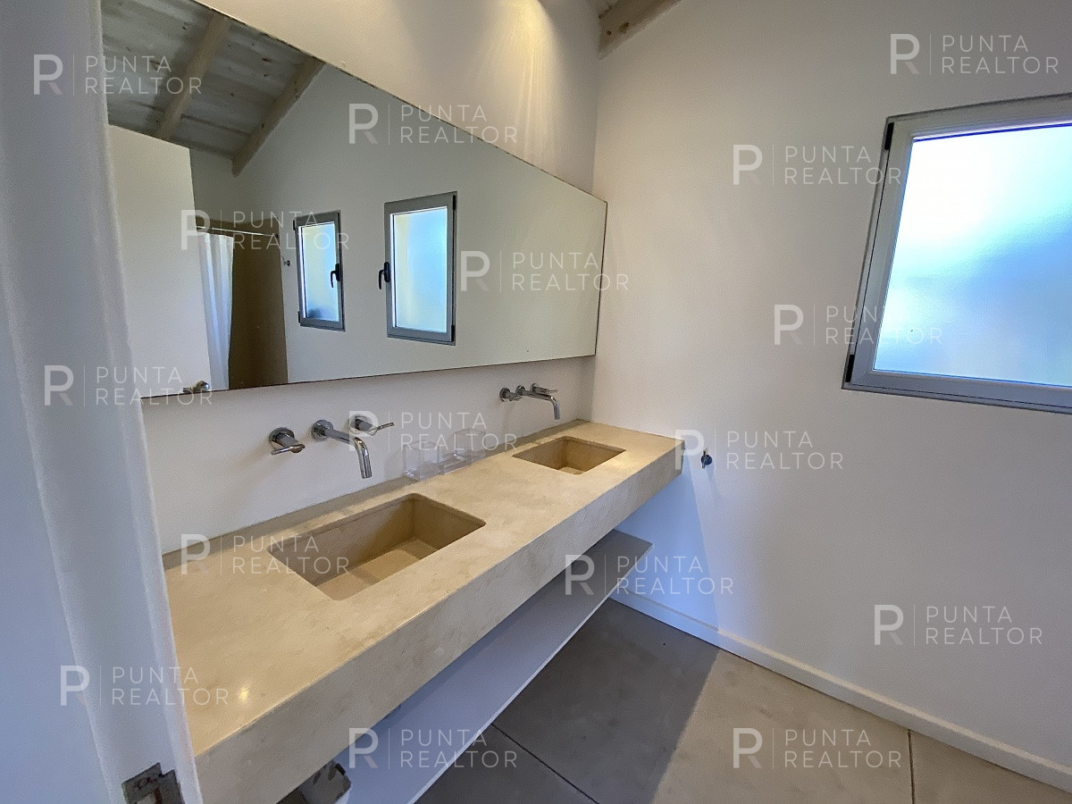 Casa ID.1282 - Venta de casa de cuatro dormitorios en Laguna Blanca, Manantiales, Uruguay