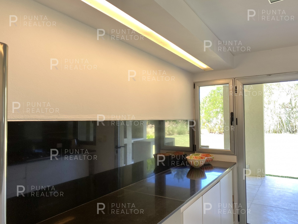 Casa ID.1282 - Venta de casa de cuatro dormitorios en Laguna Blanca, Manantiales, Uruguay