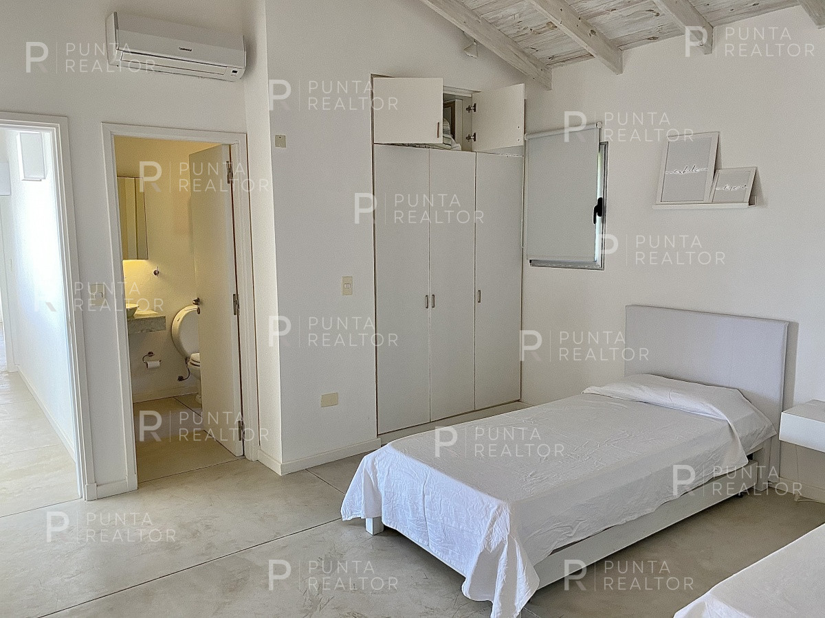 Casa ID.1282 - Venta de casa de cuatro dormitorios en Laguna Blanca, Manantiales, Uruguay