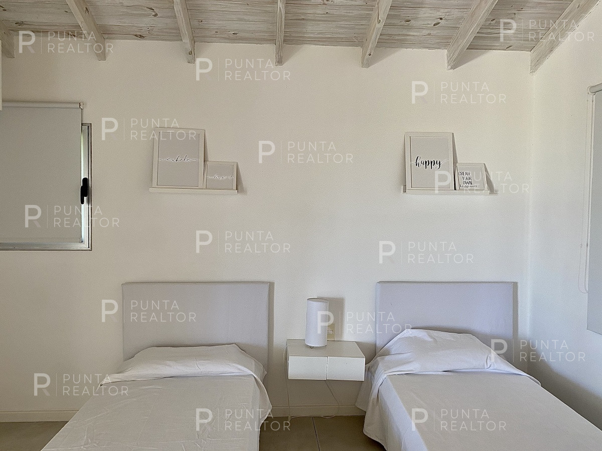 Casa ID.1282 - Venta de casa de cuatro dormitorios en Laguna Blanca, Manantiales, Uruguay