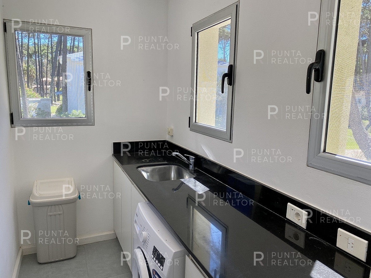 Casa ID.1282 - Venta de casa de cuatro dormitorios en Laguna Blanca, Manantiales, Uruguay