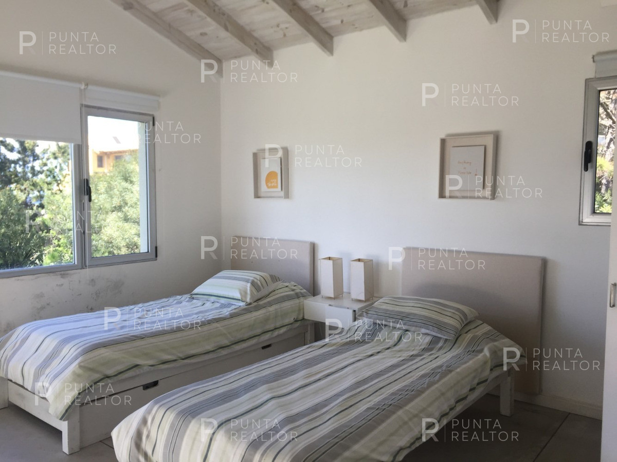 Casa ID.1282 - Venta de casa de cuatro dormitorios en Laguna Blanca, Manantiales, Uruguay