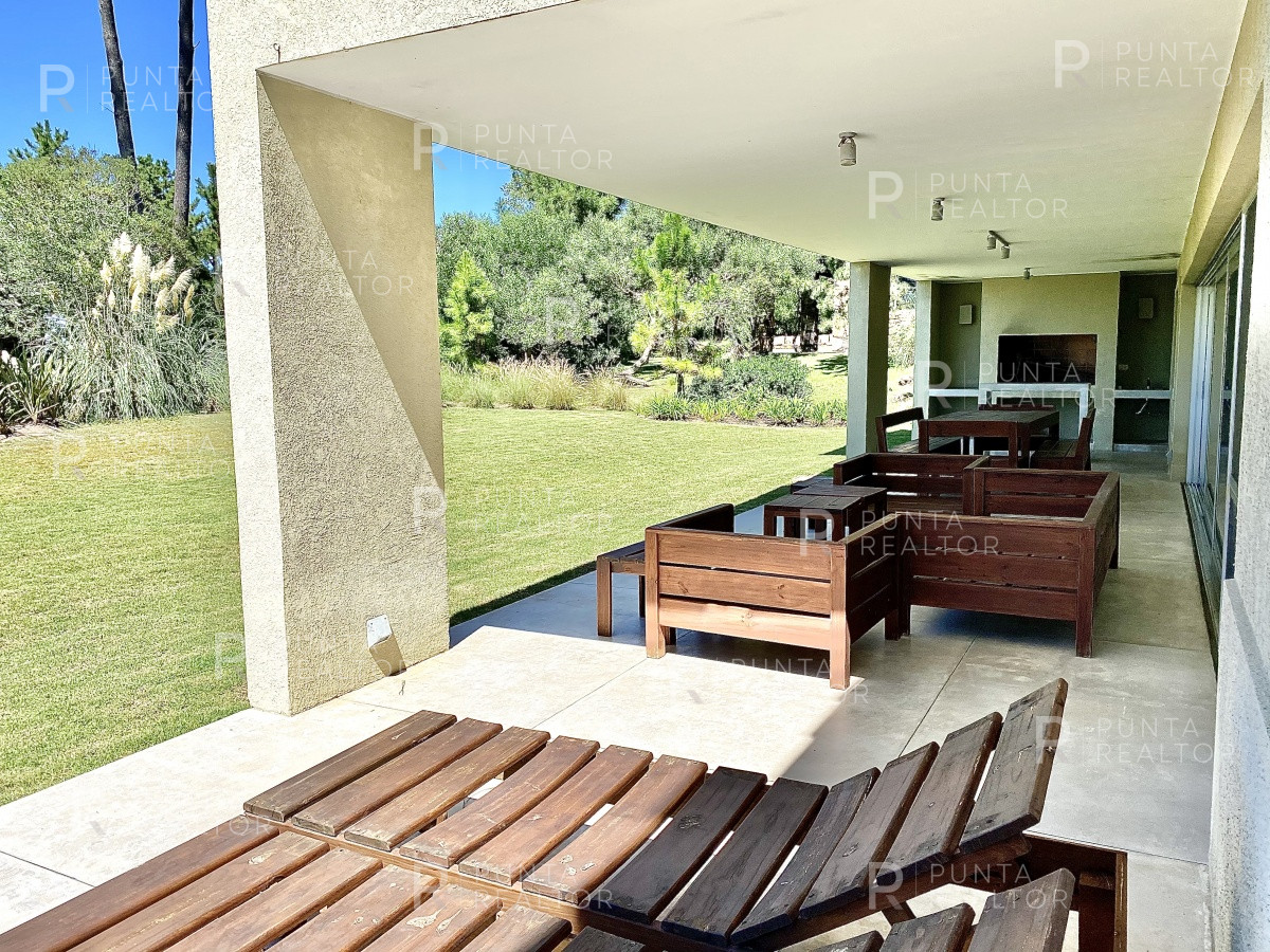Casa ID.1282 - Venta de casa de cuatro dormitorios en Laguna Blanca, Manantiales, Uruguay