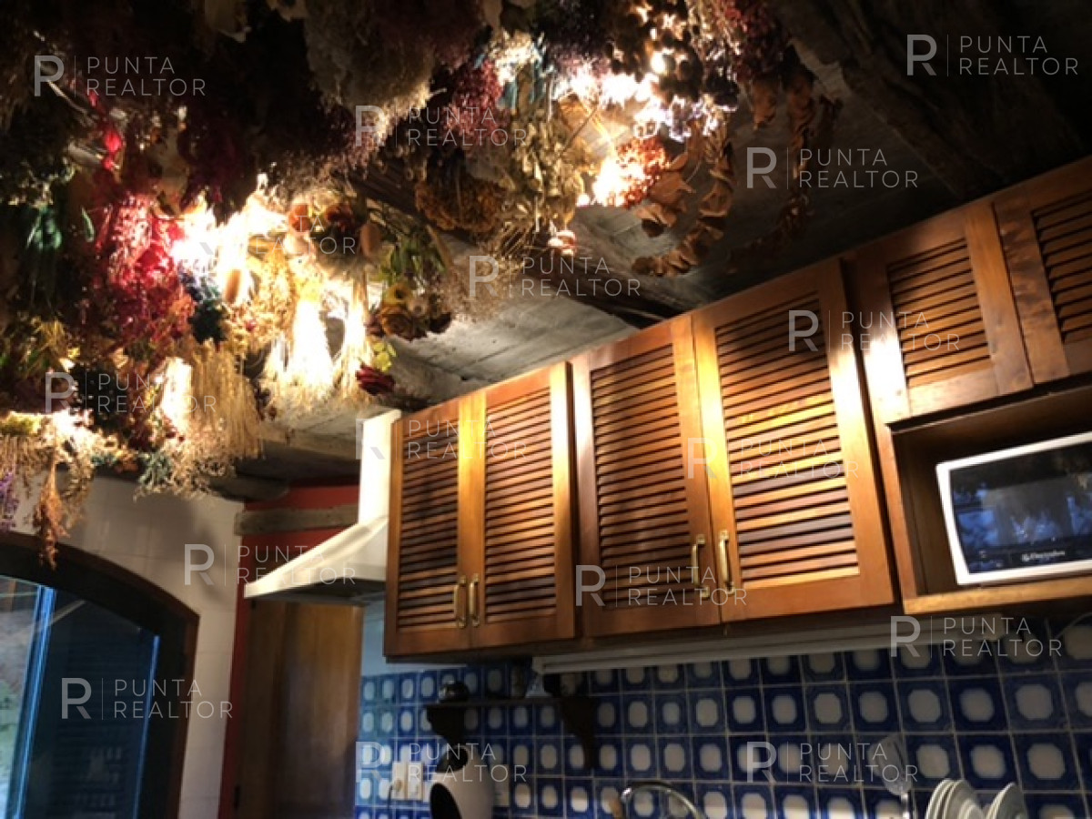 Casa ID.364 - Casa en alquiler anual en Playa Mansa excelente ubicación, super amplia