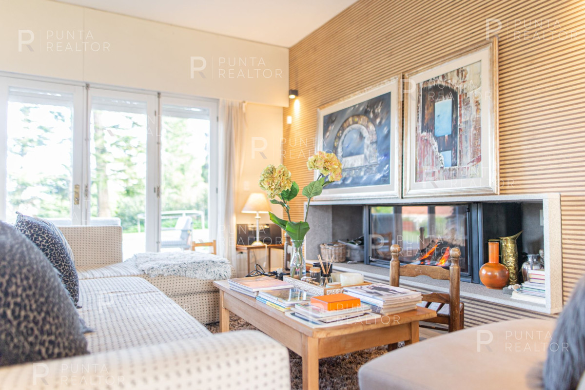 Casa ID.1368 - Excelente casa en alquiler Playa Mansa con pileta, Punta del Este, Uruguay