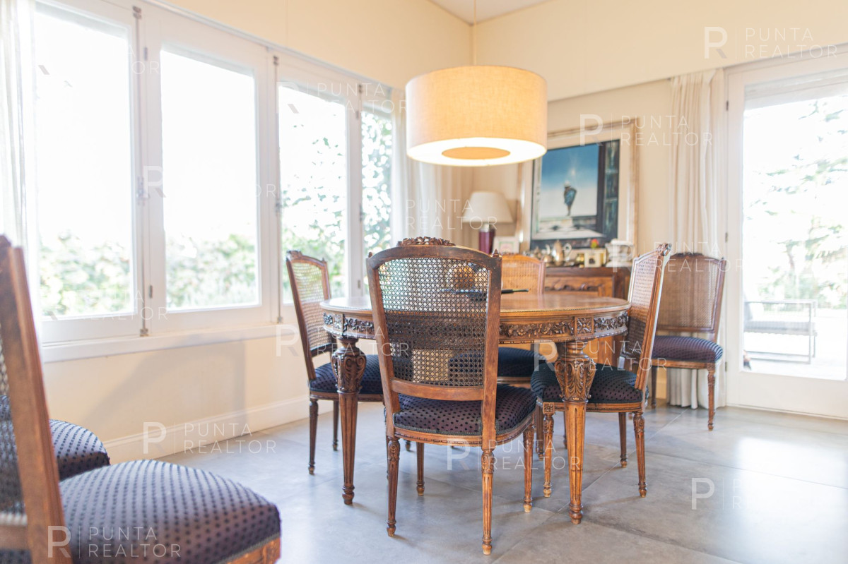 Casa ID.1368 - Excelente casa en alquiler Playa Mansa con pileta, Punta del Este, Uruguay
