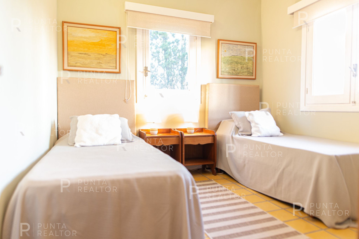 Casa ID.1368 - Excelente casa en alquiler Playa Mansa con pileta, Punta del Este, Uruguay