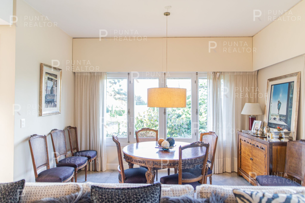 Casa ID.1368 - Excelente casa en alquiler Playa Mansa con pileta, Punta del Este, Uruguay