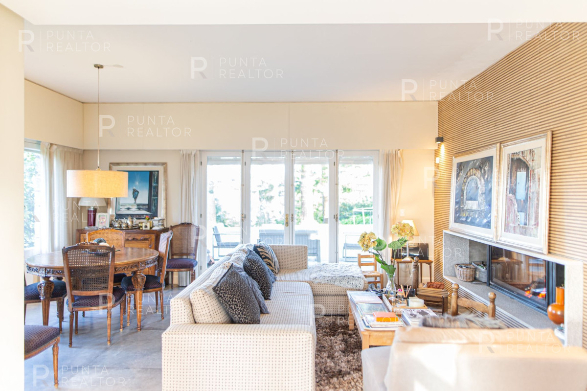 Casa ID.1368 - Excelente casa en alquiler Playa Mansa con pileta, Punta del Este, Uruguay