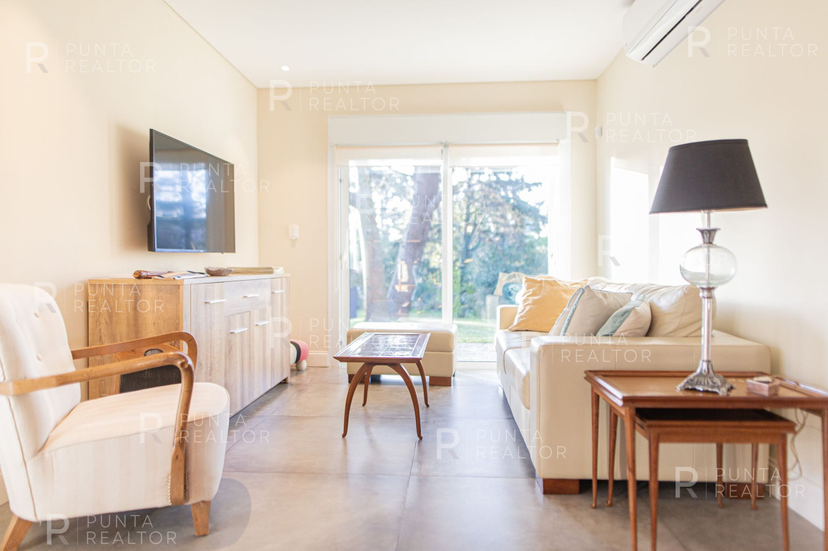 Casa ID.1368 - Excelente casa en alquiler Playa Mansa con pileta, Punta del Este, Uruguay
