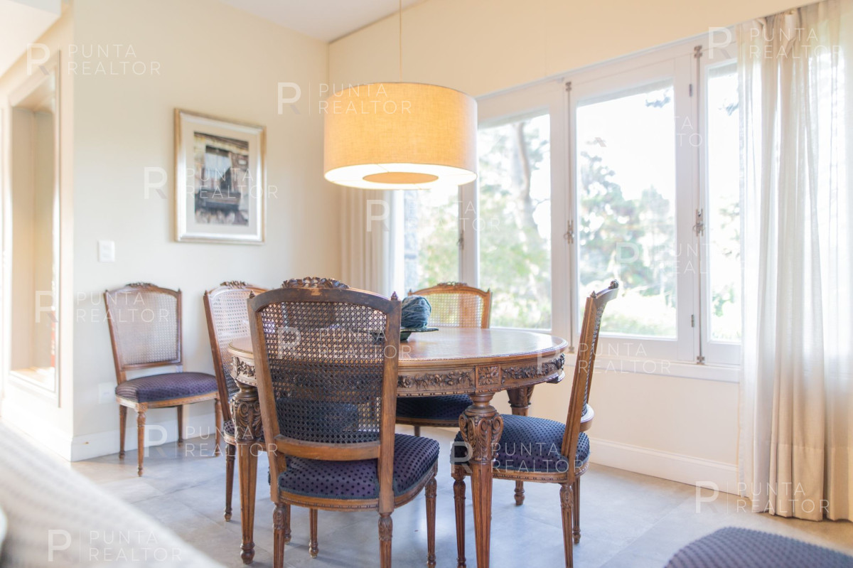Casa ID.1368 - Excelente casa en alquiler Playa Mansa con pileta, Punta del Este, Uruguay