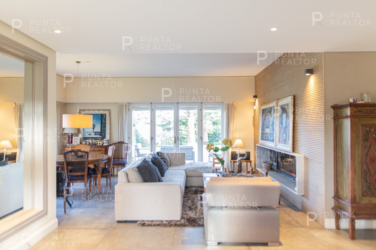 Casa ID.1368 - Excelente casa en alquiler Playa Mansa con pileta, Punta del Este, Uruguay