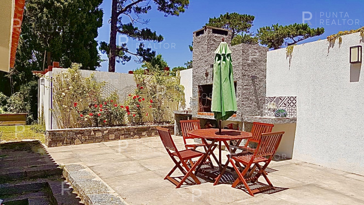 Casa ID.1368 - Excelente casa en alquiler Playa Mansa con pileta, Punta del Este, Uruguay