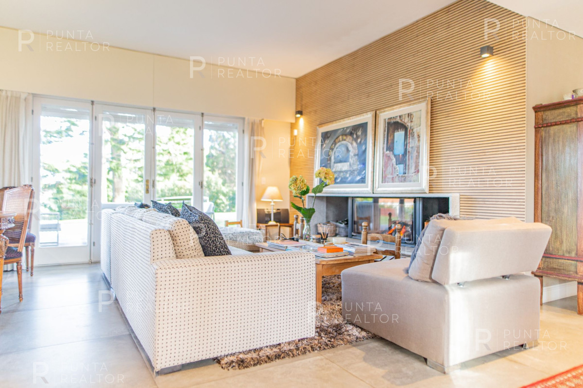 Casa ID.1368 - Excelente casa en alquiler Playa Mansa con pileta, Punta del Este, Uruguay