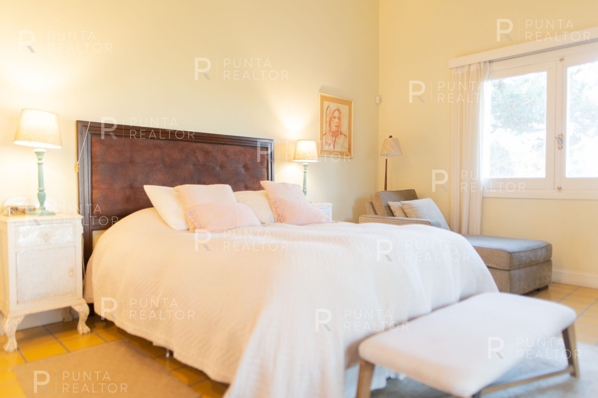 Casa ID.1368 - Excelente casa en alquiler Playa Mansa con pileta, Punta del Este, Uruguay