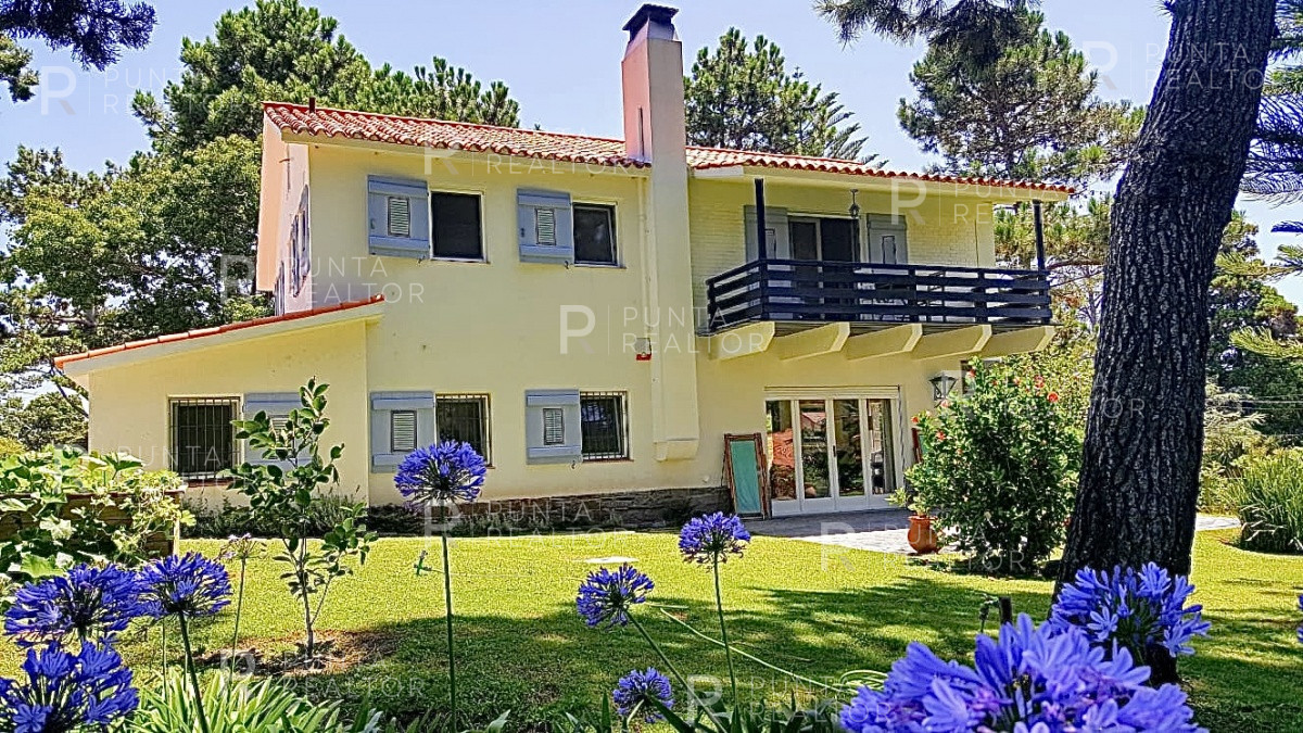 Casa ID.1368 - Excelente casa en alquiler Playa Mansa con pileta, Punta del Este, Uruguay