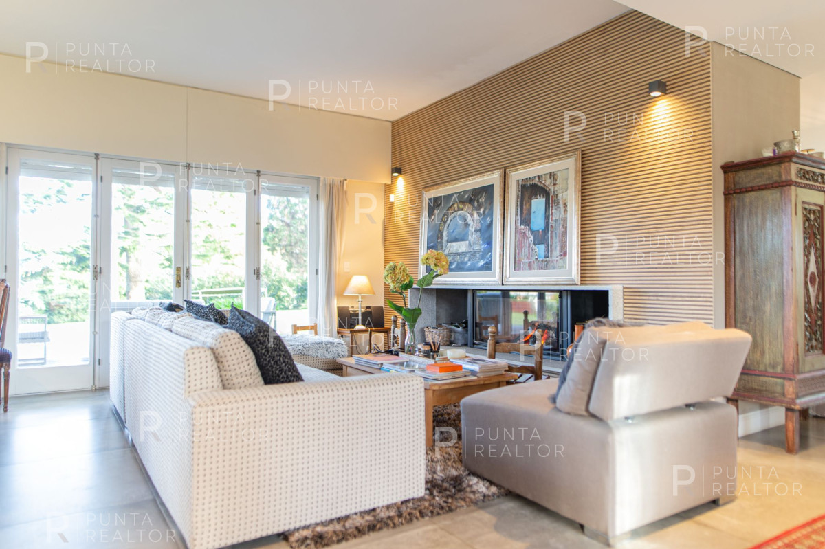 Casa ID.1368 - Excelente casa en alquiler Playa Mansa con pileta, Punta del Este, Uruguay