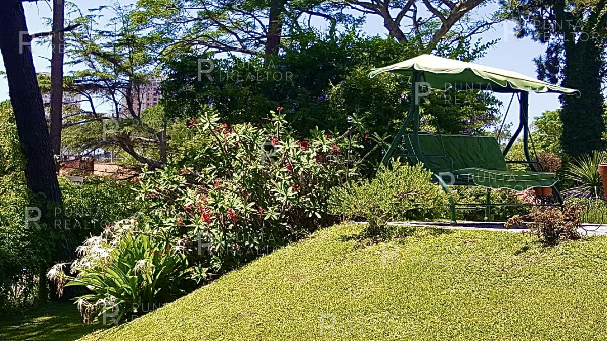 Casa ID.1368 - Excelente casa en alquiler Playa Mansa con pileta, Punta del Este, Uruguay