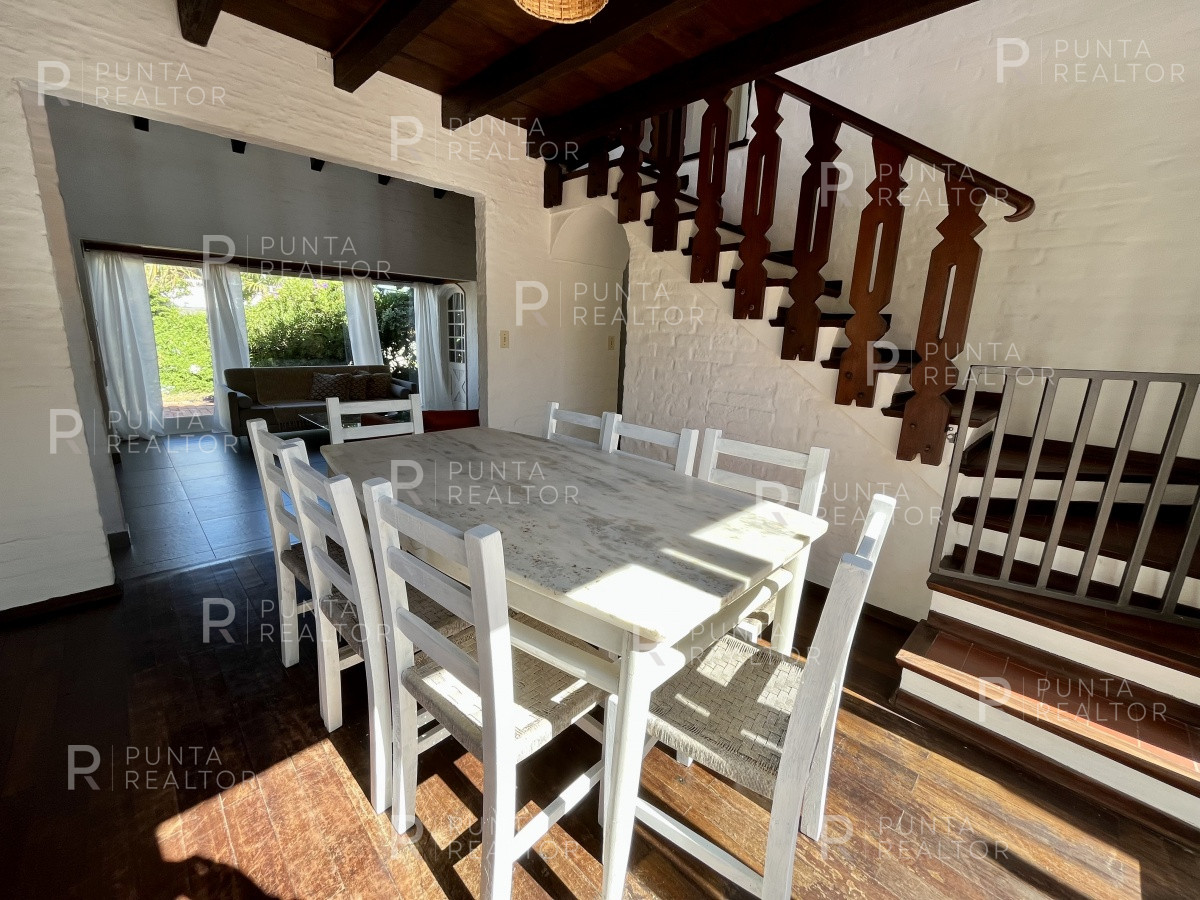 Casa ID.1403 - Casa a pasos del mar reciclada en venta en La Barra, Uruguay Oportunidad!