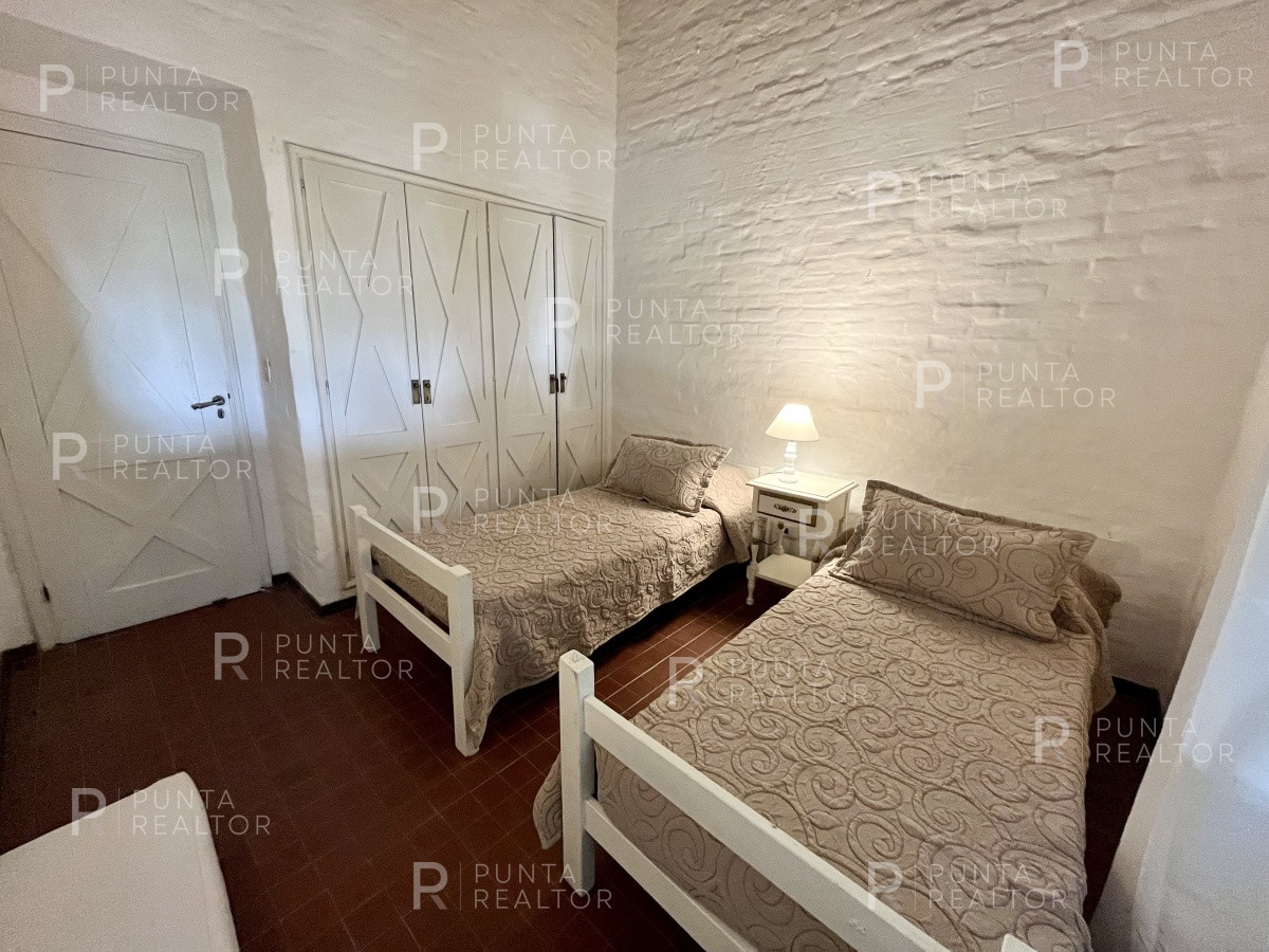 Casa ID.1403 - Casa a pasos del mar reciclada en venta en La Barra, Uruguay Oportunidad!