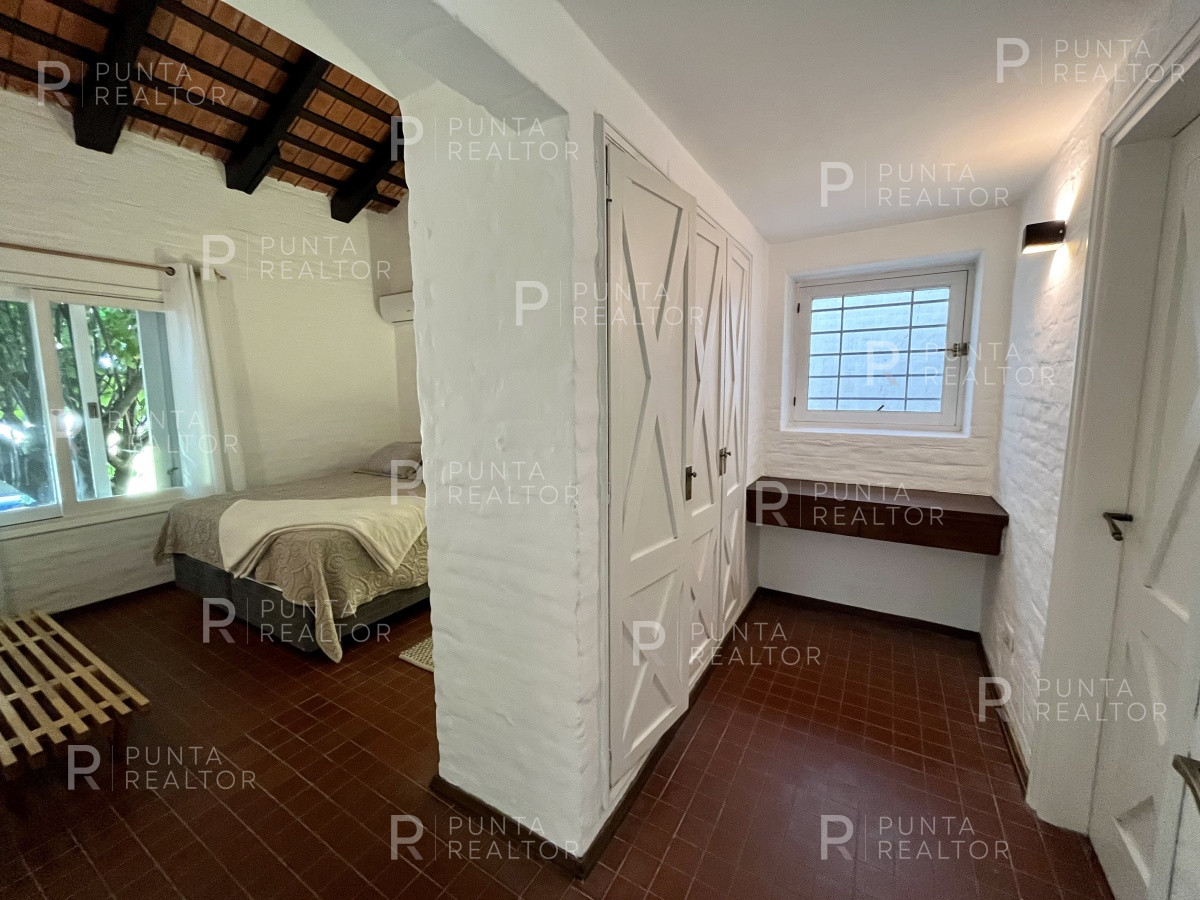 Casa ID.1403 - Casa a pasos del mar reciclada en venta en La Barra, Uruguay Oportunidad!