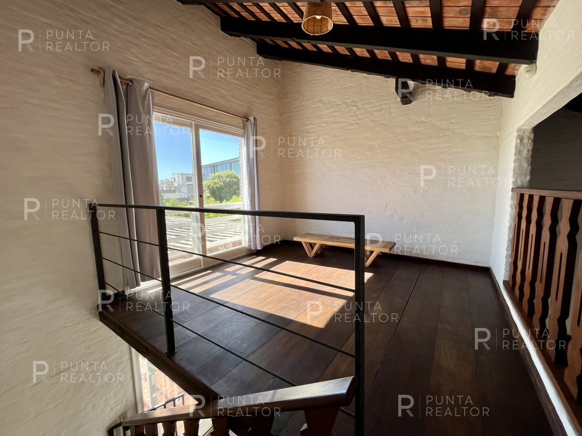 Casa ID.1403 - Casa a pasos del mar reciclada en venta en La Barra, Uruguay Oportunidad!