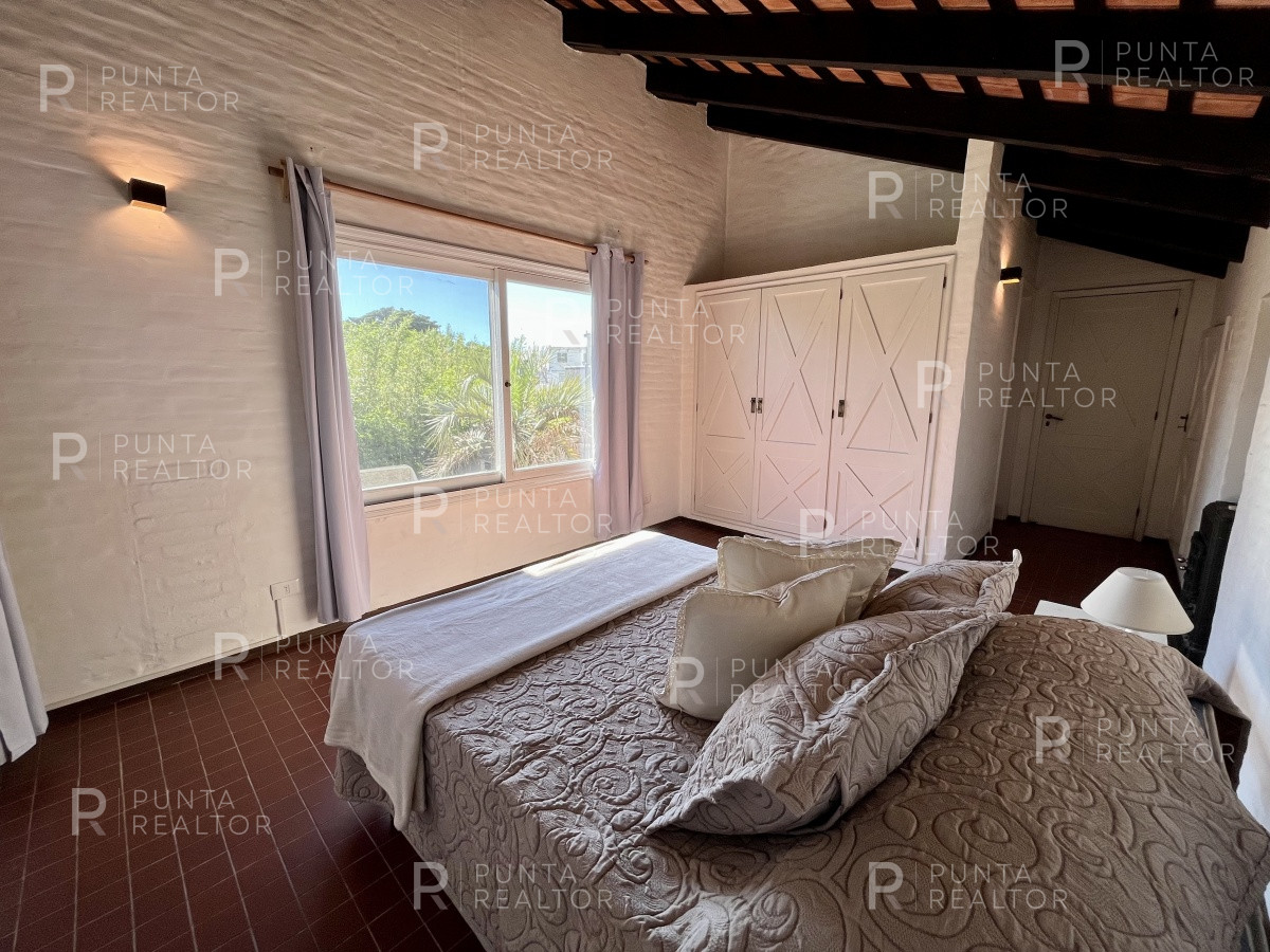 Casa ID.1403 - Casa a pasos del mar reciclada en venta en La Barra, Uruguay Oportunidad!