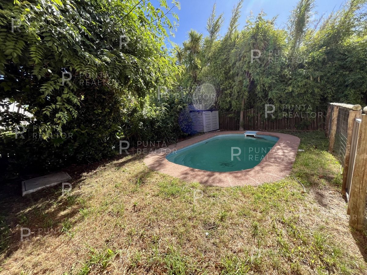 Casa ID.1403 - Casa a pasos del mar reciclada en venta en La Barra, Uruguay Oportunidad!
