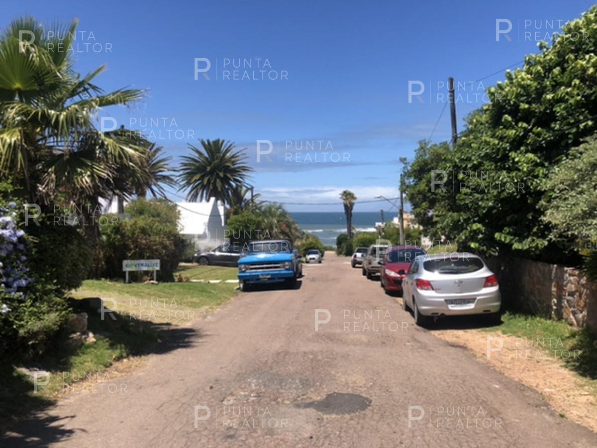 Casa ID.1403 - Casa a pasos del mar reciclada en venta en La Barra, Uruguay Oportunidad!