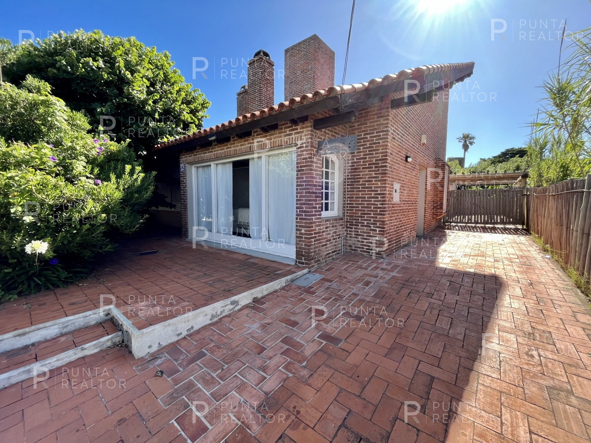 Casa ID.1403 - Casa a pasos del mar reciclada en venta en La Barra, Uruguay Oportunidad!