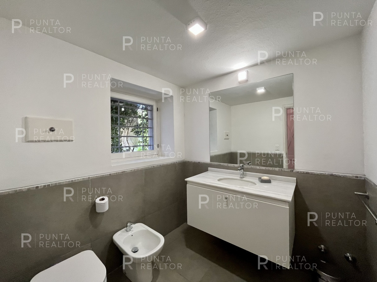 Casa ID.1403 - Casa a pasos del mar reciclada en venta en La Barra, Uruguay Oportunidad!