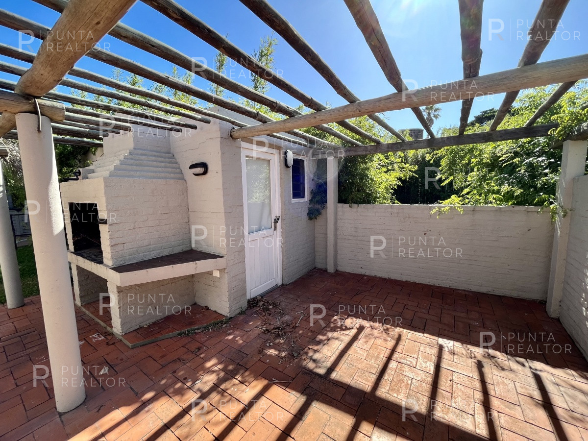 Casa ID.1403 - Casa a pasos del mar reciclada en venta en La Barra, Uruguay Oportunidad!