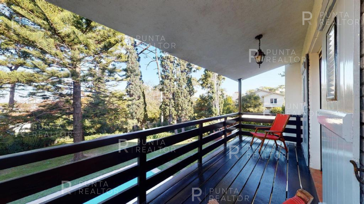Casa ID.1368 - Excelente casa en alquiler Playa Mansa con pileta, Punta del Este, Uruguay