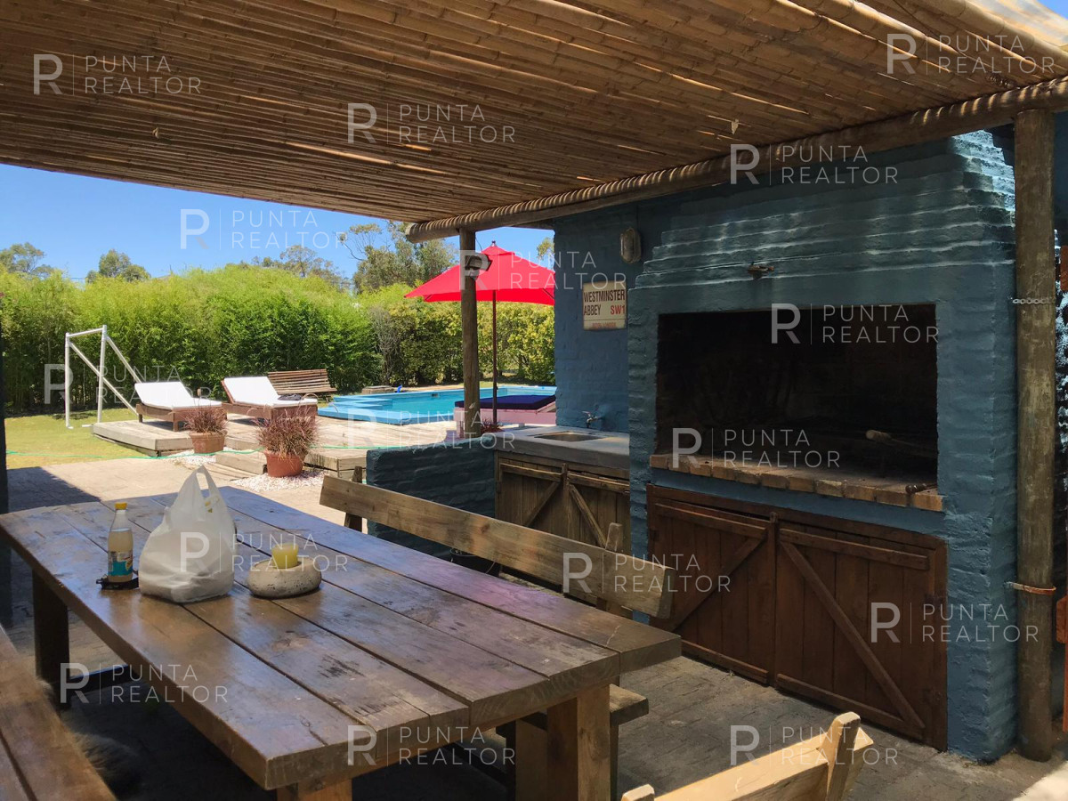 Casa ID.1936 - Venta de casa de tres dormitorios en La Barra, Uruguay