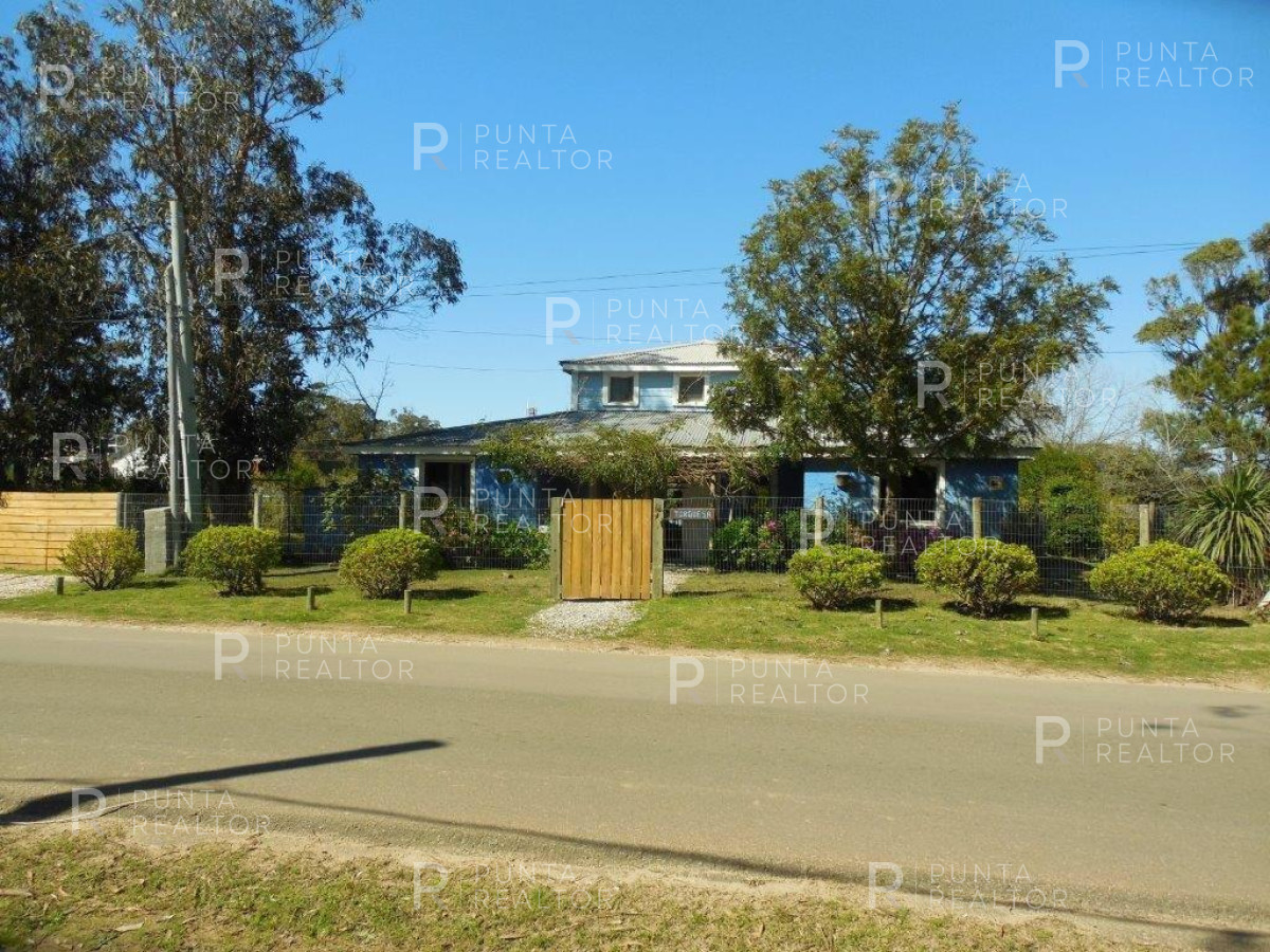Casa ID.1936 - Venta de casa de tres dormitorios en La Barra, Uruguay