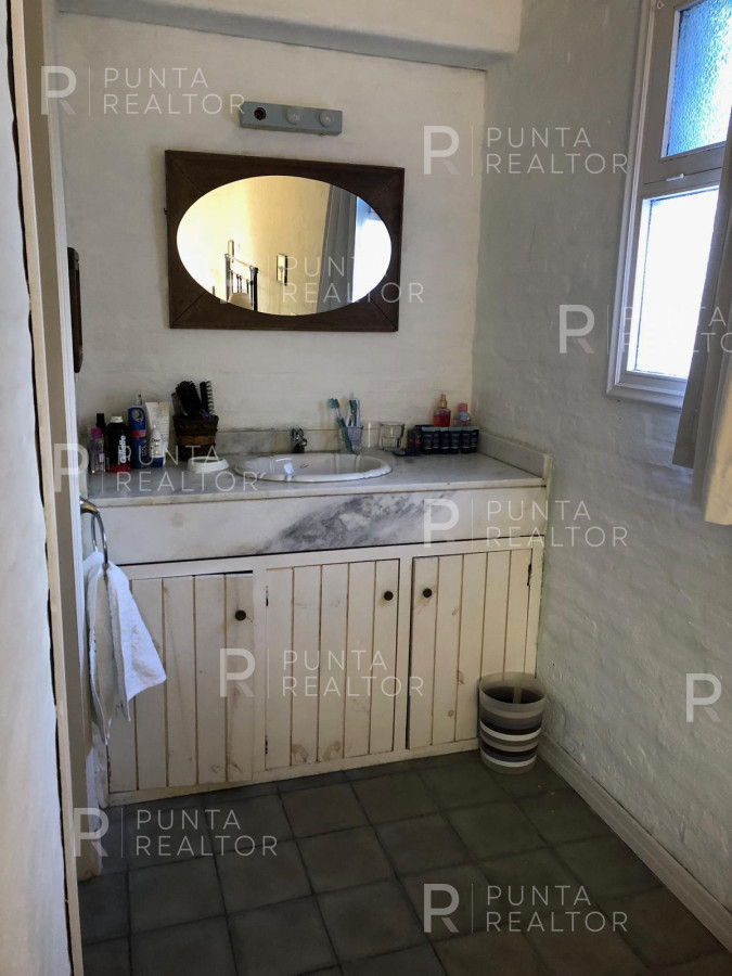 Casa ID.1936 - Venta de casa de tres dormitorios en La Barra, Uruguay