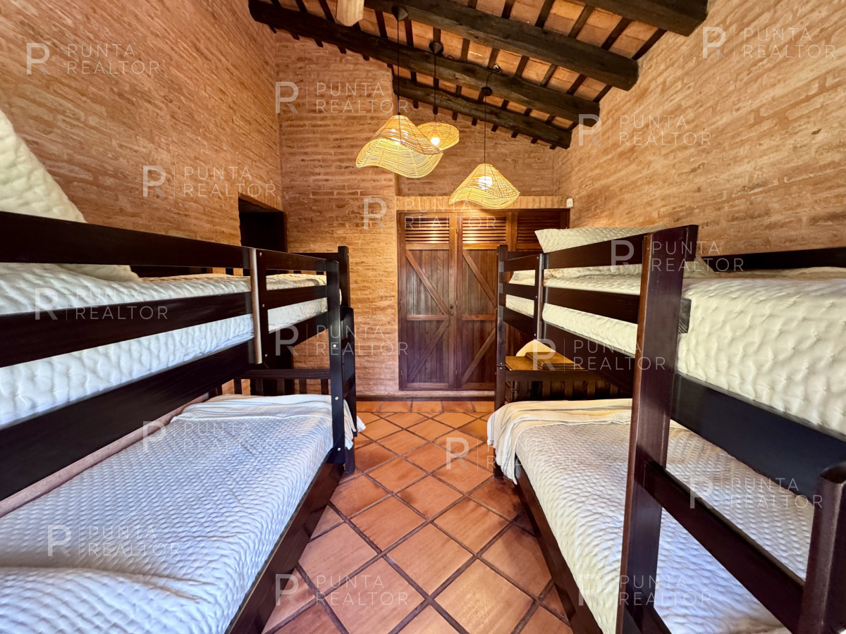 Casa ID.2361 - Casa Alquiler 4 dormitorios, Pileta, Montoya, La Barra, Uruguay