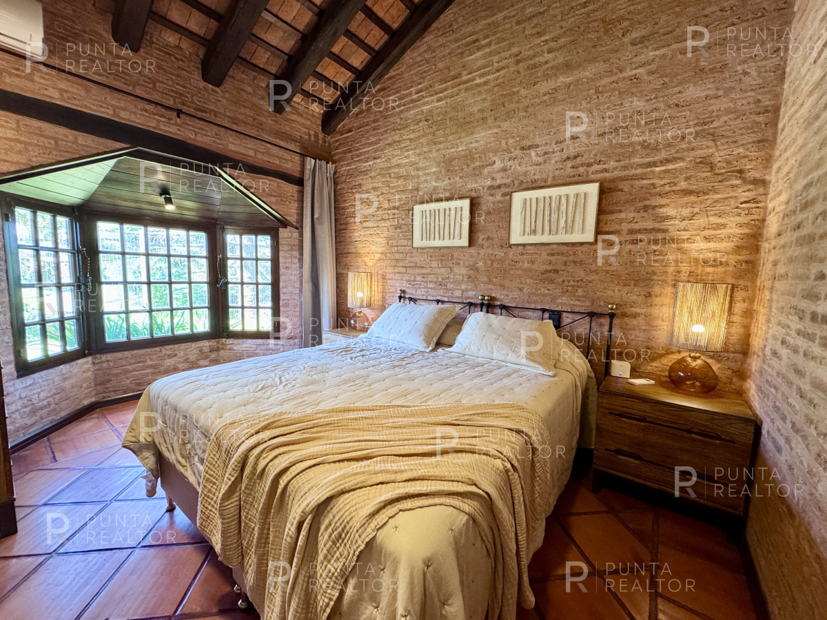 Casa ID.2361 - Casa Alquiler 4 dormitorios, Pileta, Montoya, La Barra, Uruguay