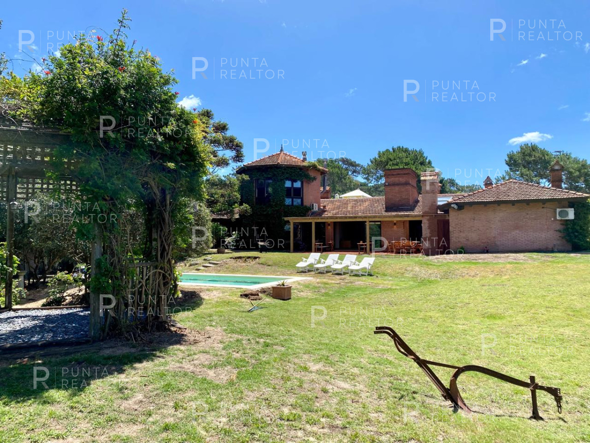 Casa ID.2361 - Casa Alquiler 4 dormitorios, Pileta, Montoya, La Barra, Uruguay