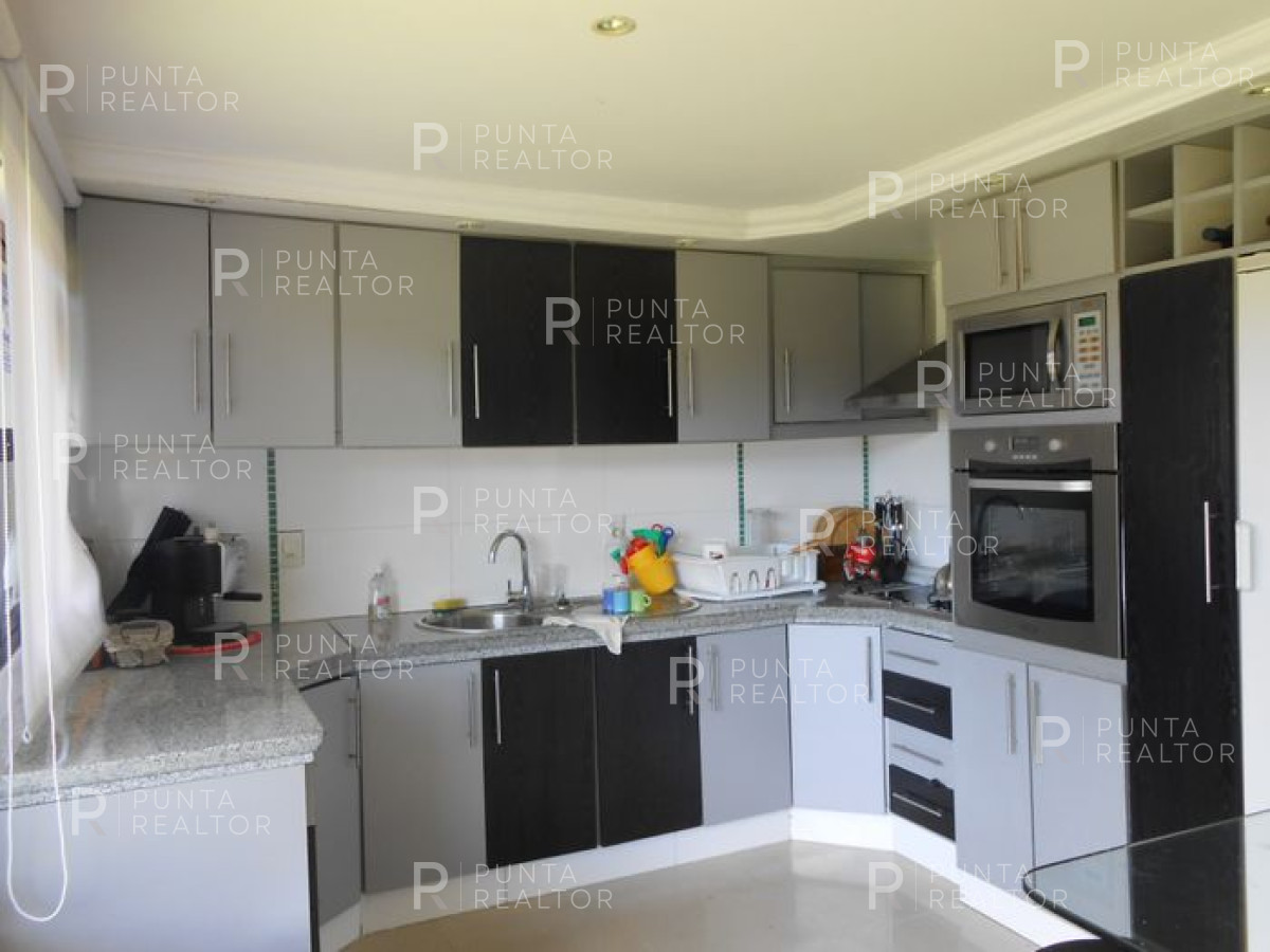 Casa ID.639 - Mansa, Paradas, a 1 cuadra del mar con piscina, 3 dormitorios, suite, 3 baños