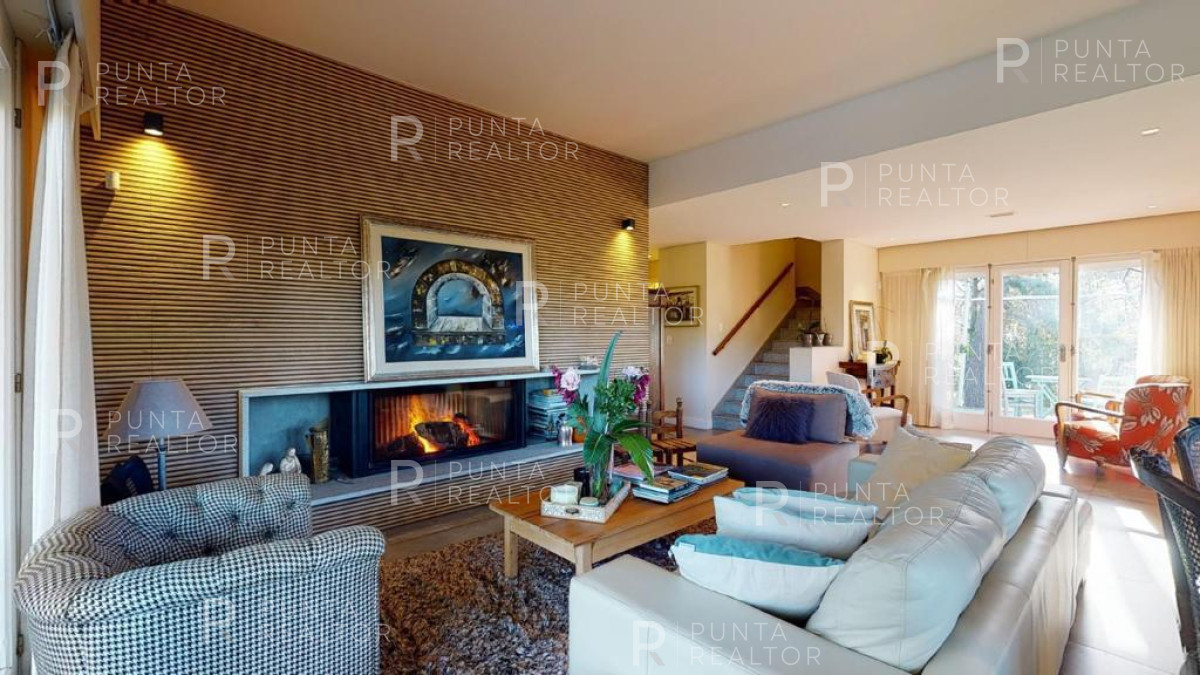 Casa ID.1368 - Excelente casa en alquiler Playa Mansa con pileta, Punta del Este, Uruguay