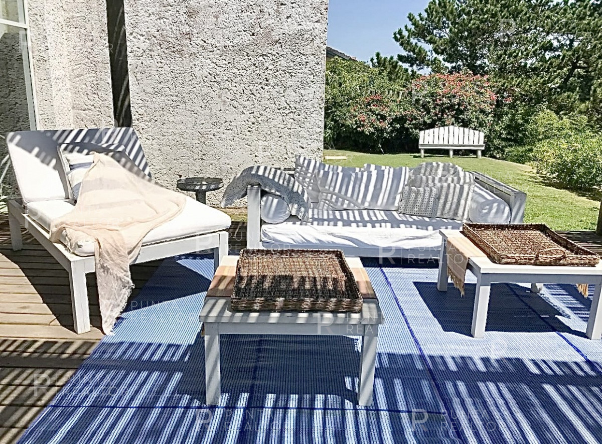 Casa ID.299 - Montoya, frente al mar, 4 suites, dependencia, living, cocina, lavadero, deck, parrillero, alarma, piscina.
