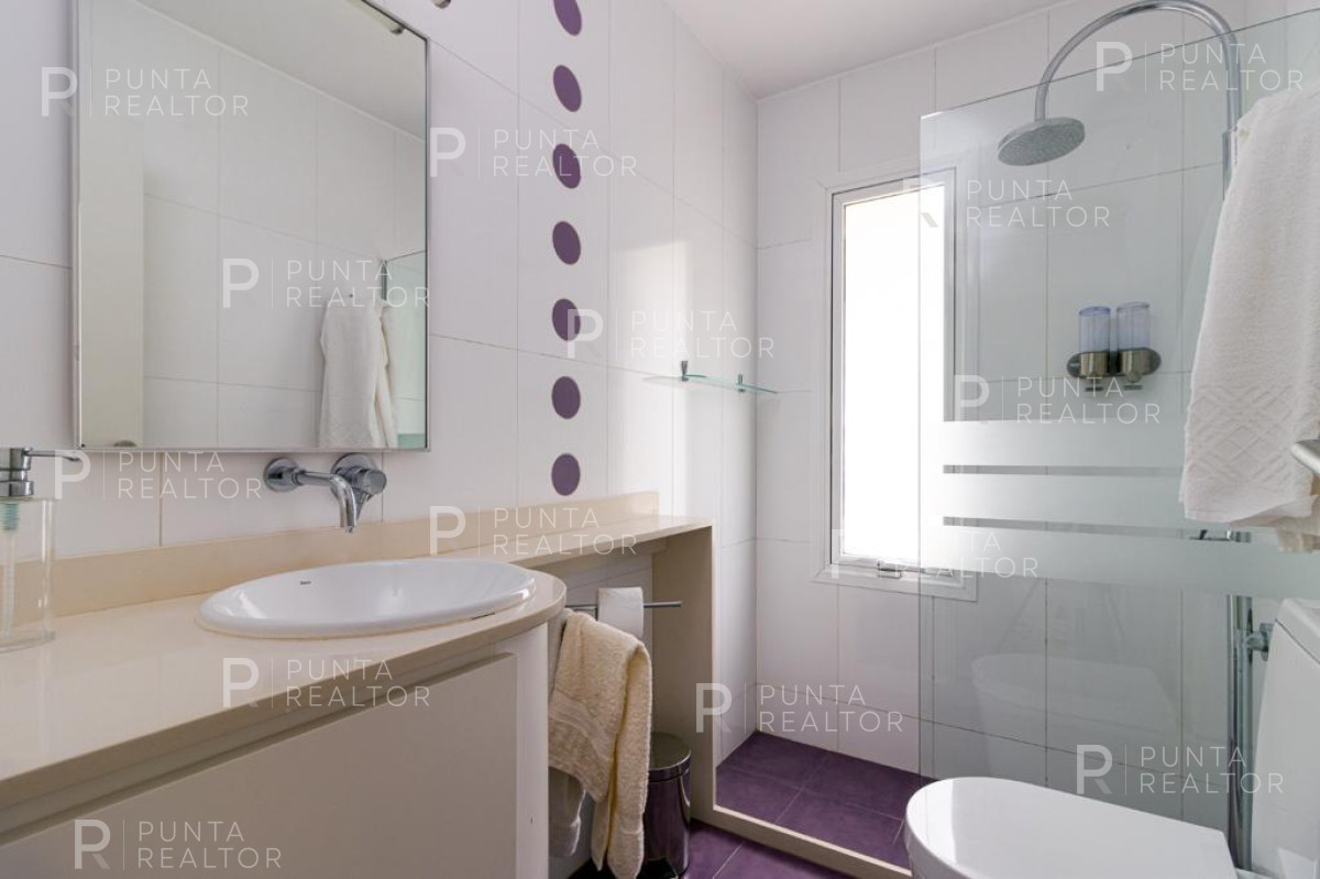 Casa ID.1199 - Excelente casa en alquiler anual 5 dormitorios y pileta climatizada, Punta del Este, Uruguay