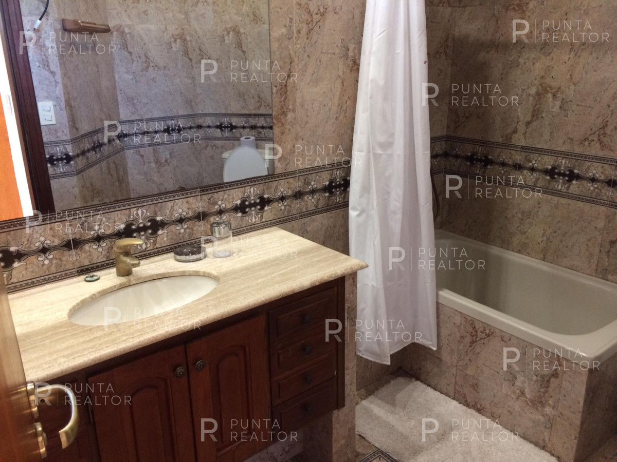 Casa ID.663 - Pinares, parque, piscina, juegos, 4 dormitorios y servicio con 2 master suites.
