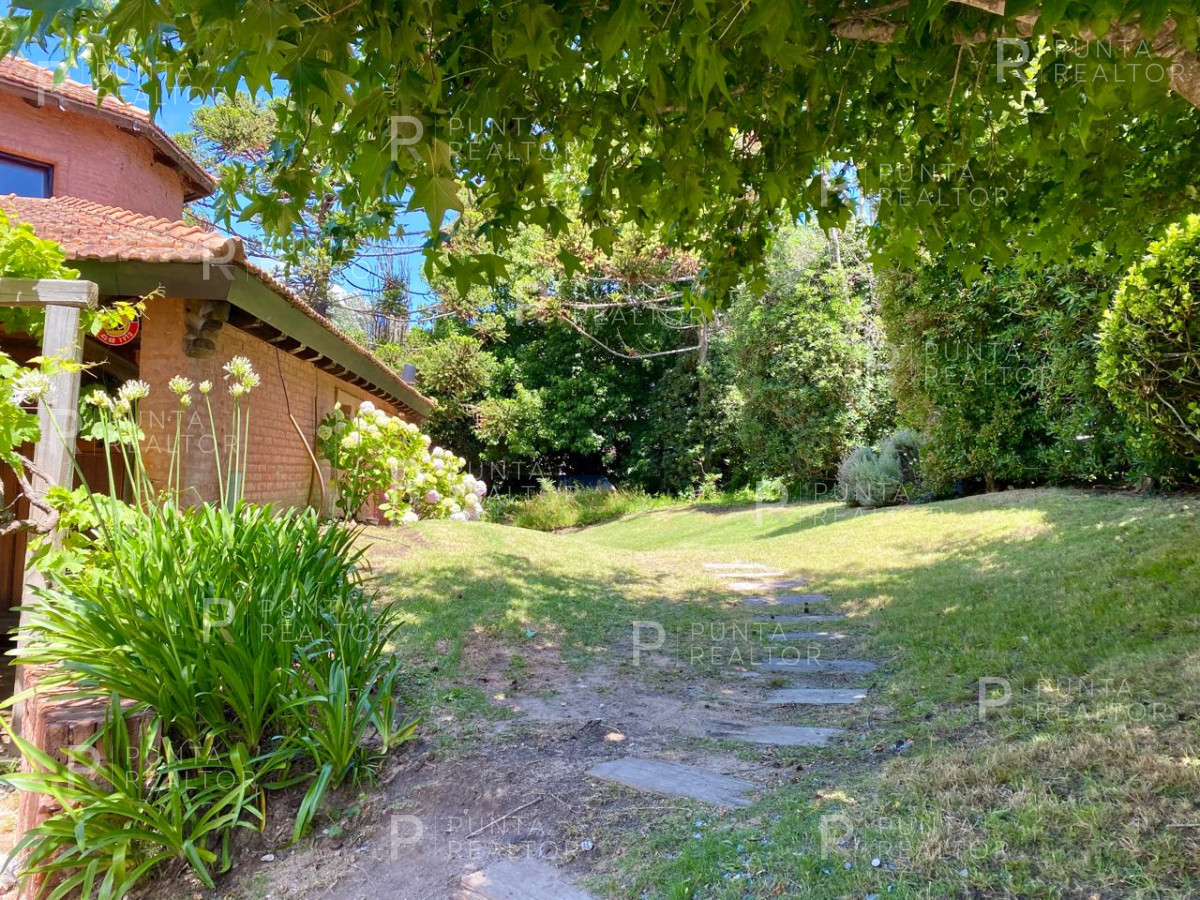 Casa ID.2361 - Casa Alquiler 4 dormitorios, Pileta, Montoya, La Barra, Uruguay