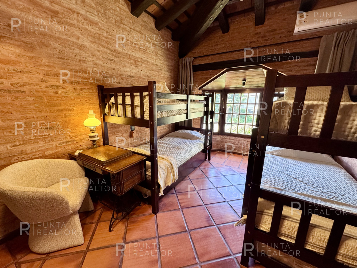 Casa ID.2361 - Casa Alquiler 4 dormitorios, Pileta, Montoya, La Barra, Uruguay