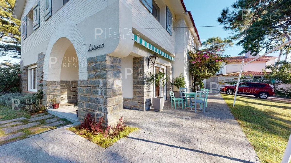 Casa ID.1368 - Excelente casa en alquiler Playa Mansa con pileta, Punta del Este, Uruguay